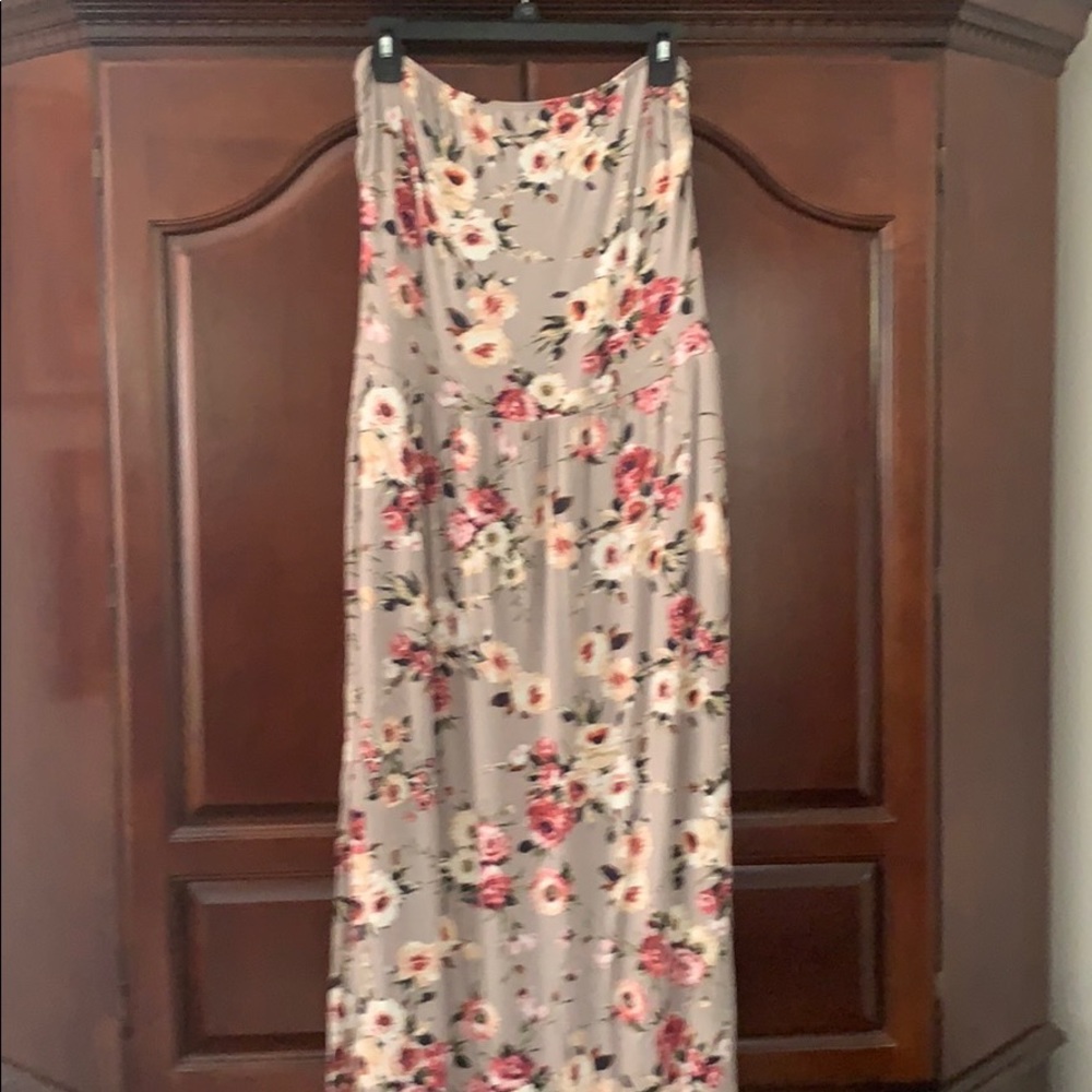 Gorgeous sleeveless maxi dress 👗🥰😍